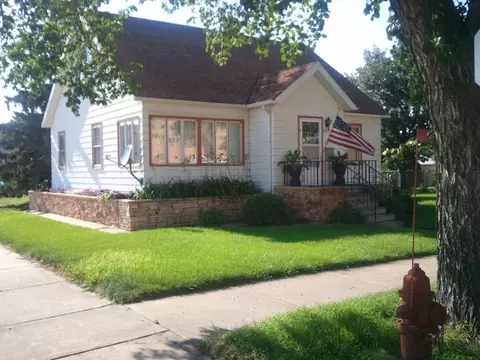 401 1st Ave W, Williston, ND 58801 photo 1