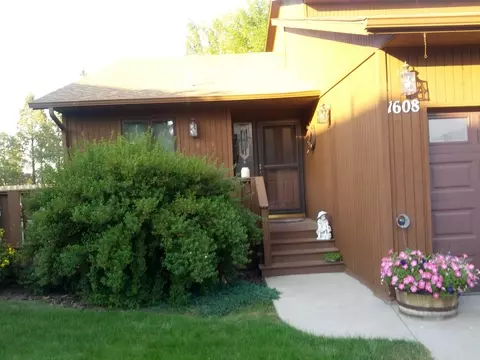 1608 Bison Dr, Williston, ND 58801 photo 1