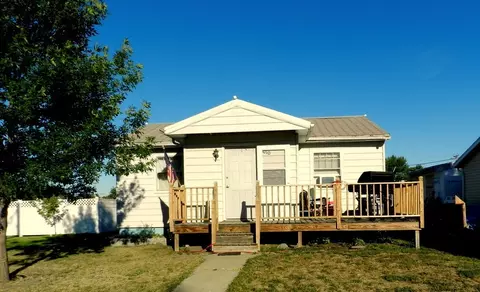 1010 10th Ave W, Williston, ND 58801 photo 1