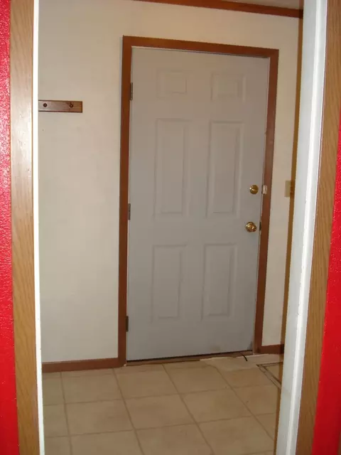 1010 10th Ave W, Williston, ND 58801 photo 3