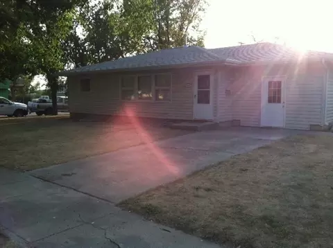 401 14th Ave W, Williston, ND 58801 photo 2