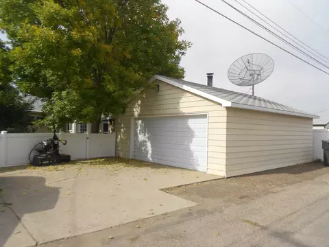 1310 13th Ave W, Williston, ND 58801 photo 14