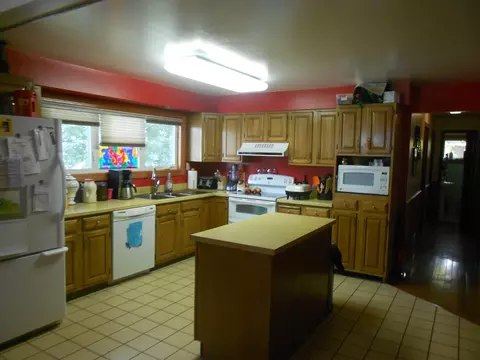 1310 13th Ave W, Williston, ND 58801 photo 3