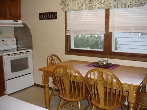 820 9th Ave W, Williston, ND 58801 photo 4