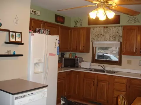 820 9th Ave W, Williston, ND 58801 photo 3