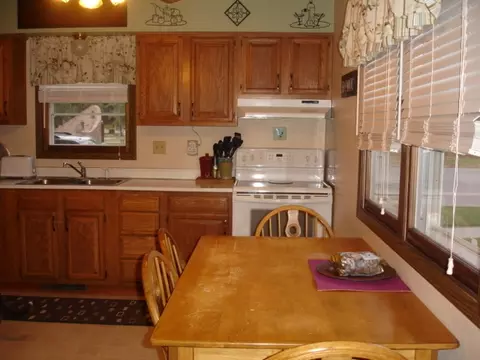 820 9th Ave W, Williston, ND 58801 photo 2