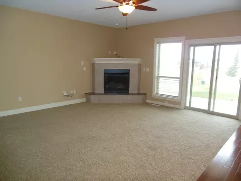 1522 Creekside Dr W, Williston, ND 58801 photo 2