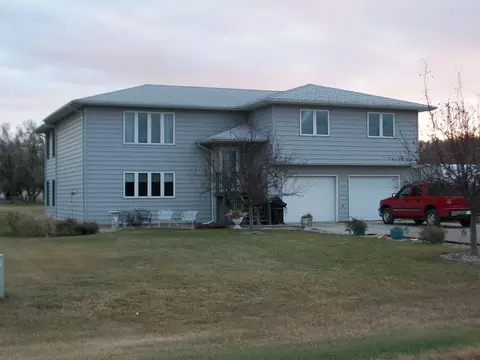 618 35th St E, Williston, ND 58801 photo 1