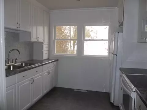 616 14th Ave W, Williston, ND 58801 photo 4