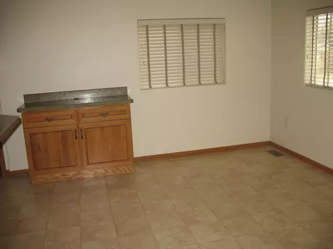 1001 8th Ave W, Williston, ND 58801 photo 3