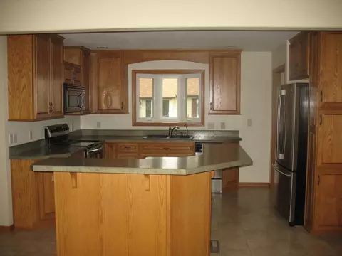 1001 8th Ave W, Williston, ND 58801 photo 2