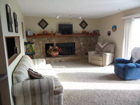 1721 23rd St W, Williston, ND 58801 photo 2