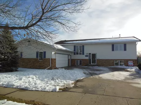 1721 23rd St W, Williston, ND 58801 photo 1
