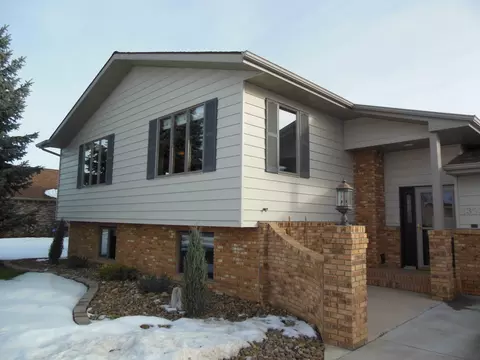 2302 15th Ave W, Williston, ND 58801 photo 3