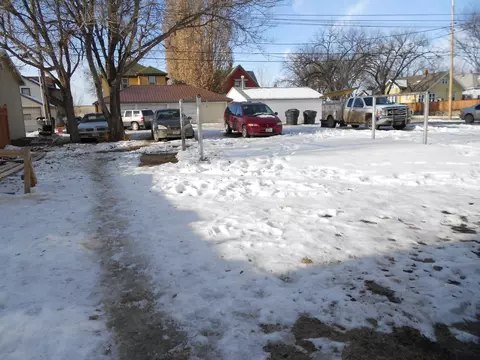 517 2nd Ave E, Williston, ND 58801 photo 2