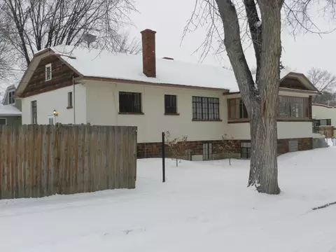 701 3rd Ave E, Williston, ND 58801 photo 2