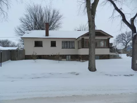 701 3rd Ave E, Williston, ND 58801 photo 3