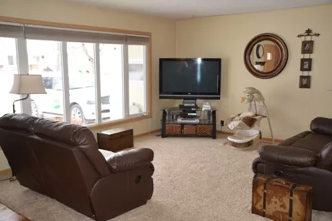 1313 4th Ave E, Williston, ND 58801 photo 3