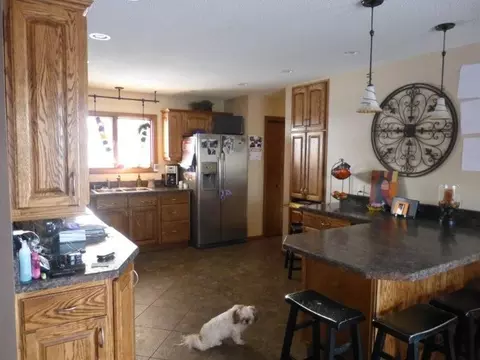 1815 Crest St W, Williston, ND 58801 photo 3