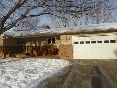 1815 Crest St W, Williston, ND 58801 photo 1