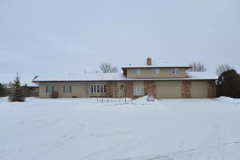 2213 1st Ave E, Williston, ND 58801 photo 2