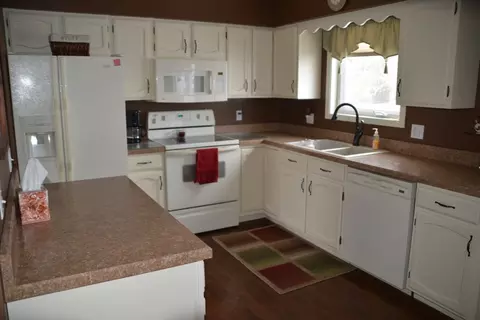 2413 University Ave, Williston, ND 58801 photo 2