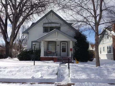 409 3rd Ave E, Williston, ND 58801 photo 1