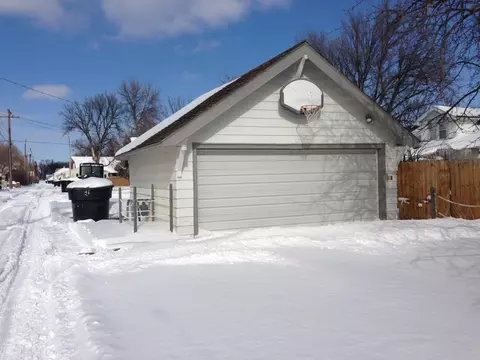 409 3rd Ave E, Williston, ND 58801 photo 3
