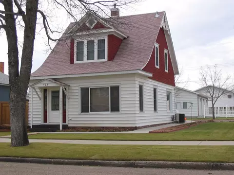 523 5th Ave W, Williston, ND 58801 photo 1