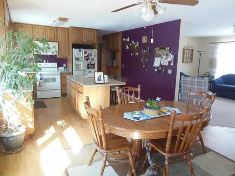 1607 4th Ave W, Williston, ND 58801 photo 3