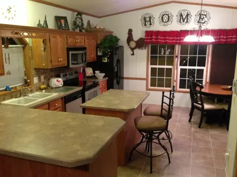 906 6th Ave NW, Williston, ND 58801 photo 2