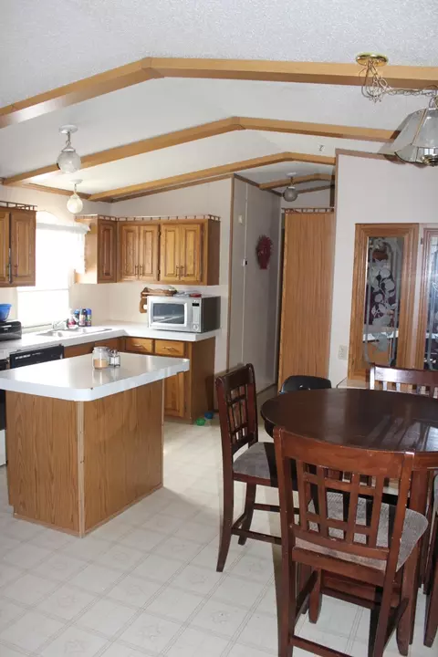 2721 11th Ave W, Williston, ND 58801 photo 4