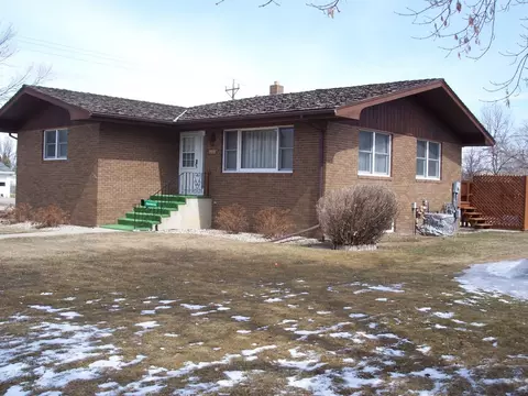 1718 1st Ave E, Williston, ND 58801 photo 1