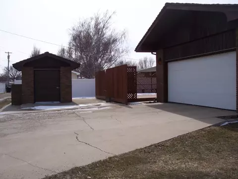 1718 1st Ave E, Williston, ND 58801 photo 14