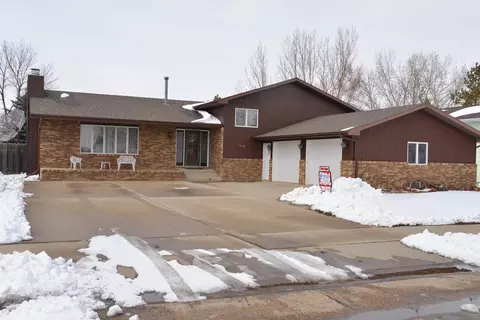 2409 14th Ave W, Williston, ND 58801 photo 1
