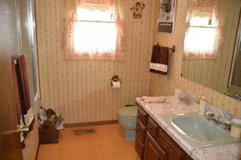 2409 14th Ave W, Williston, ND 58801 photo 9