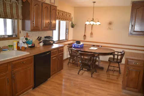 2409 14th Ave W, Williston, ND 58801 photo 2