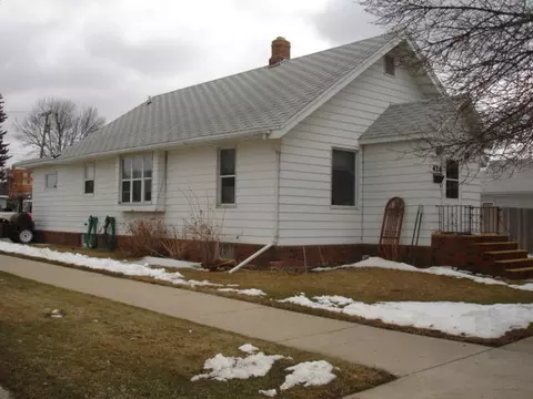 424 Washington Ave, Williston, ND 58801 photo 2