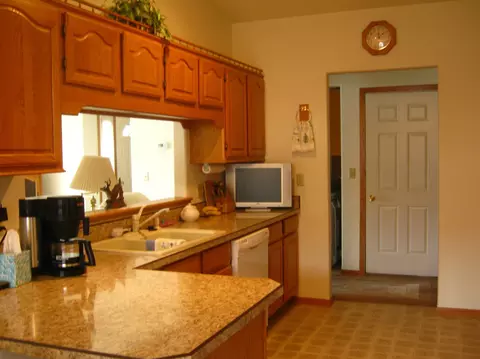 1802 16th Ave W, Williston, ND 58801 photo 6