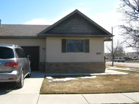 1802 16th Ave W, Williston, ND 58801 photo 2