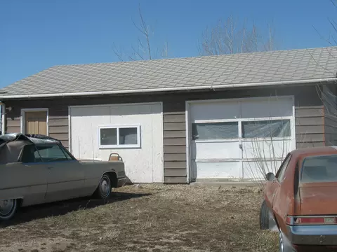 1233 Broadway E, Williston, ND 58801 photo 2