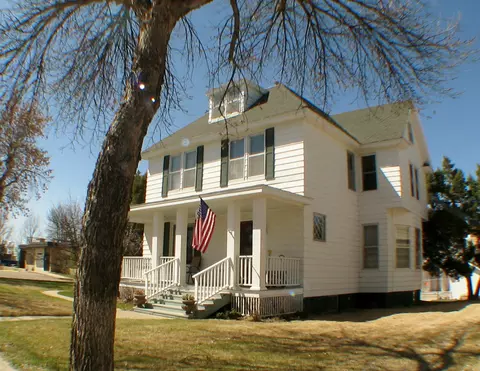 613 Main St, Williston, ND 58801 photo 1