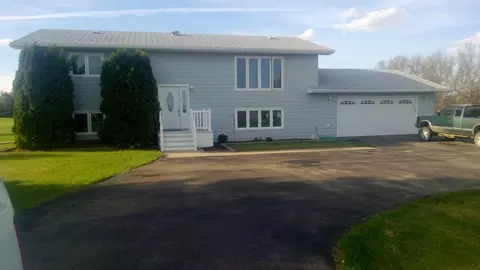4938 Western Way, Williston, ND 58801 photo 1