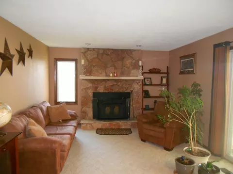 2013 4th Ave E, Williston, ND 58801 photo 2