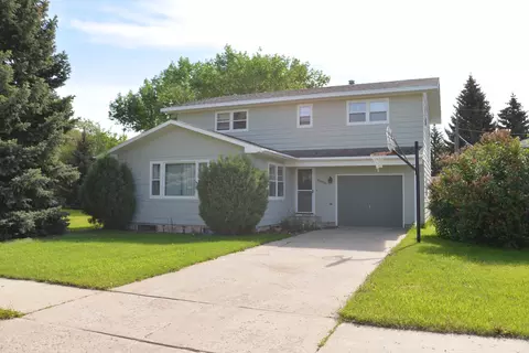 2008 3rd Ave E, Williston, ND 58801 photo 1