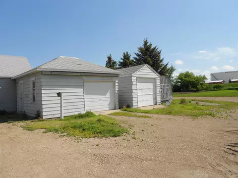 116 Lawrence Ave, Epping, ND 58843 photo 2