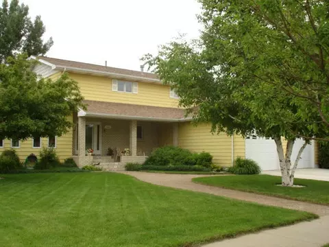 1617 E Hillcourt, Williston, ND 58801 photo 1