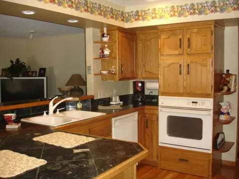 1617 E Hillcourt, Williston, ND 58801 photo 9