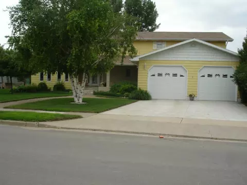 1617 E Hillcourt, Williston, ND 58801 photo 2