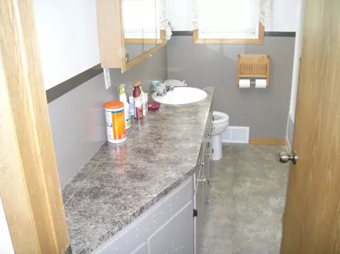 1013 14th Ave W, Williston, ND 58801 photo 7
